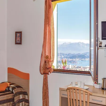 Six-bedroom Holiday In La Spezia