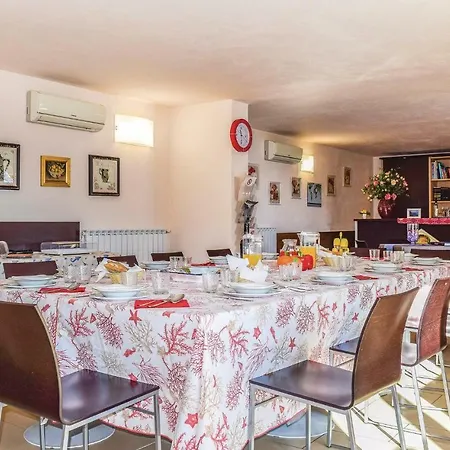 Six-bedroom Holiday In La Spezia * Biassa