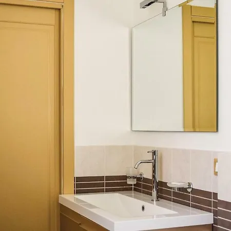 Six-bedroom Holiday In La Spezia Biassa